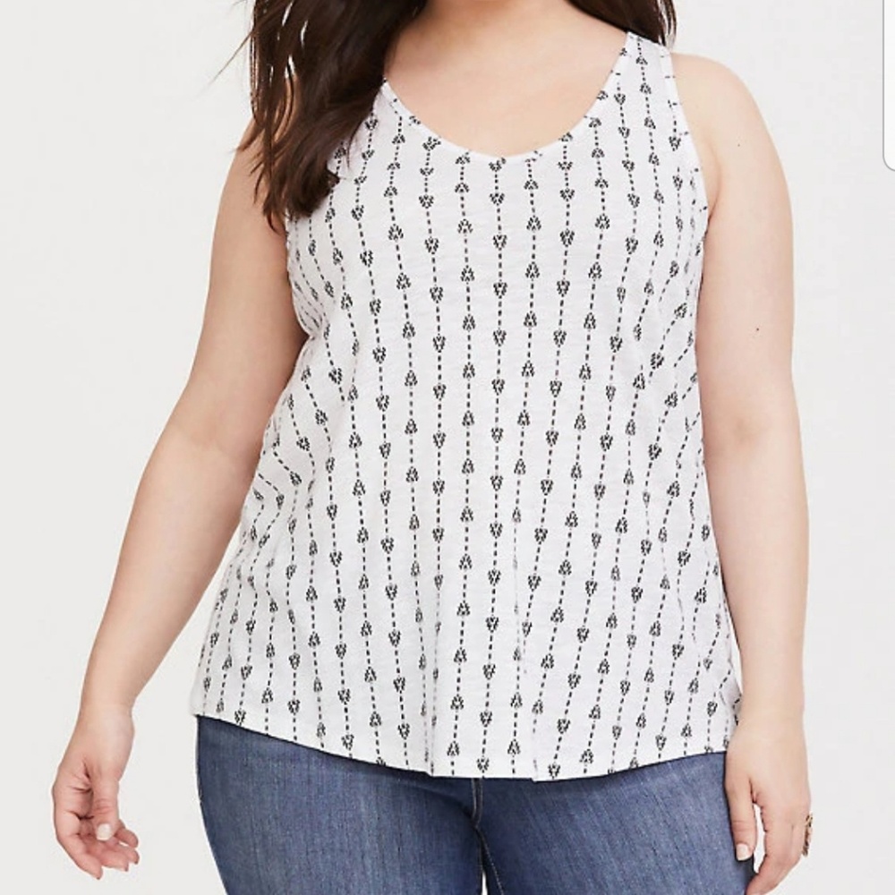 NWOT Torrid White Arrow V-Neck Tank